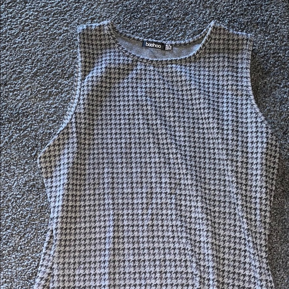 Sleeveless houndstooth pattern pencil dress